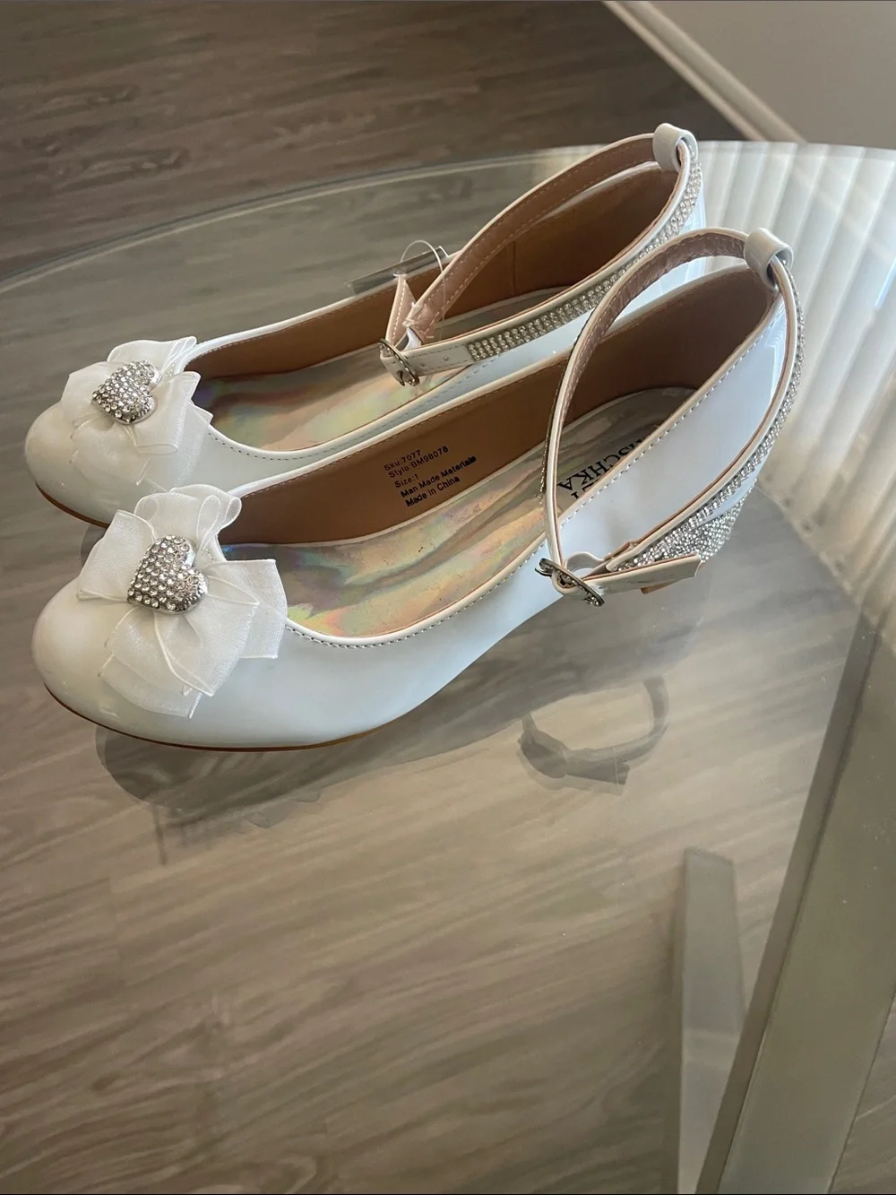 Badgley Mischka White Girls' Pearl Floral Bow Dress Patent Leather Flats